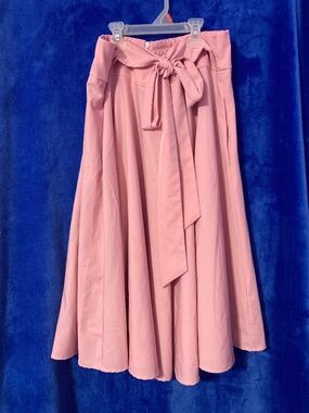 Pink skirt with bow